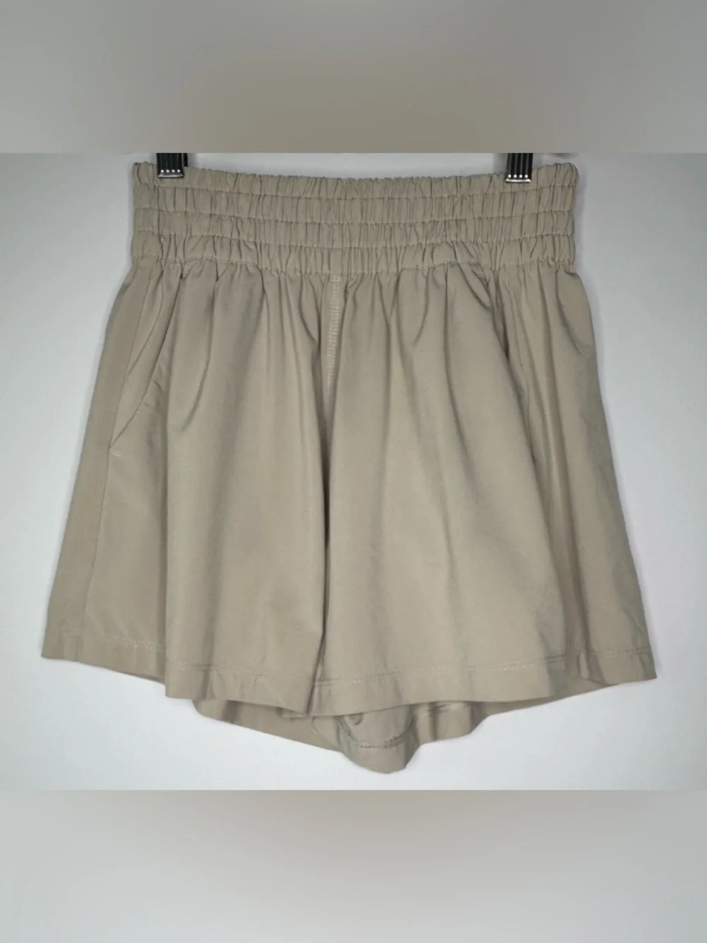 Vuori Women’s Villa Shorts - Picture 3 of 15
